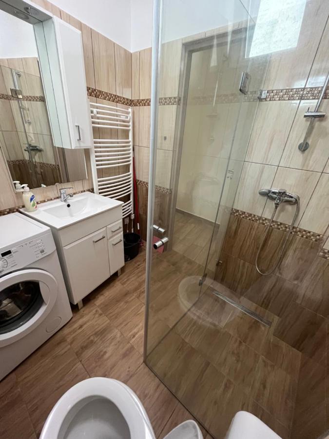 Albi Apartman Szeged Buitenkant foto