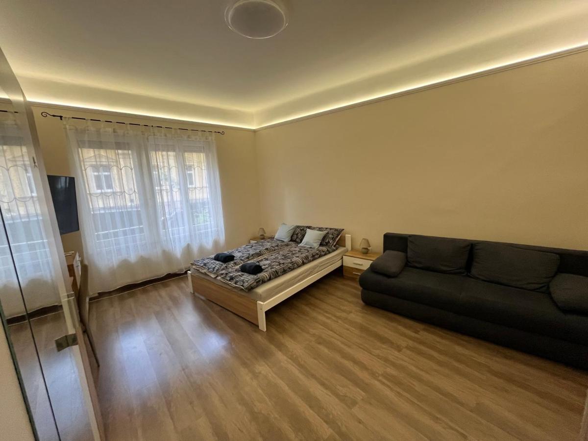 Albi Apartman Szeged Buitenkant foto