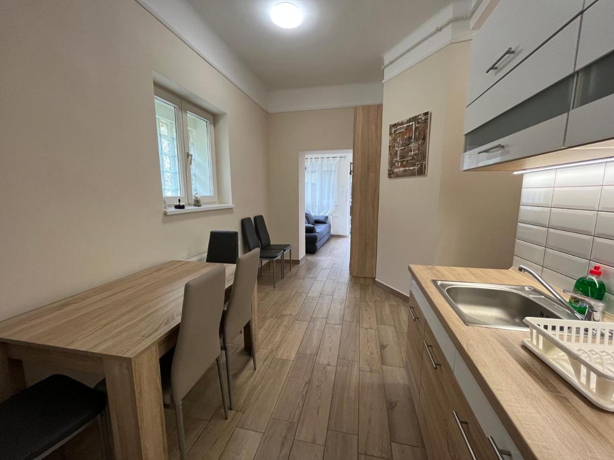 Albi Apartman Szeged Buitenkant foto
