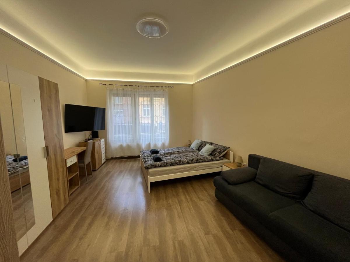 Albi Apartman Szeged Buitenkant foto