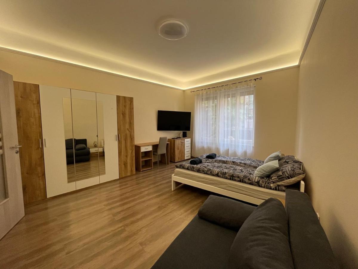 Albi Apartman Szeged Buitenkant foto