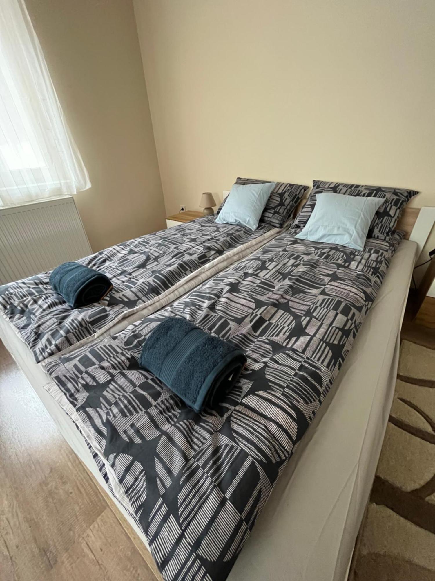 Albi Apartman Szeged Buitenkant foto